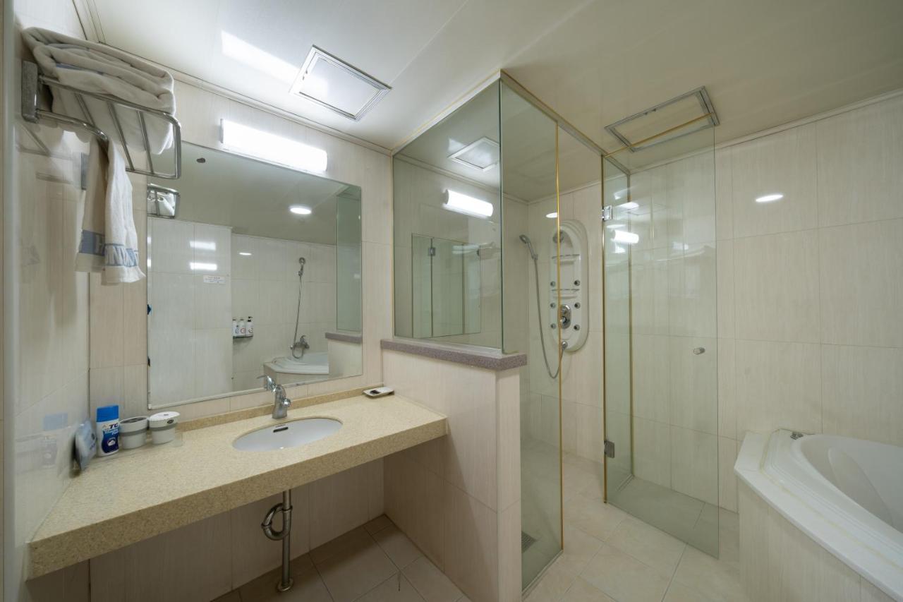 סוואן Symphony Hotel מראה חיצוני תמונה