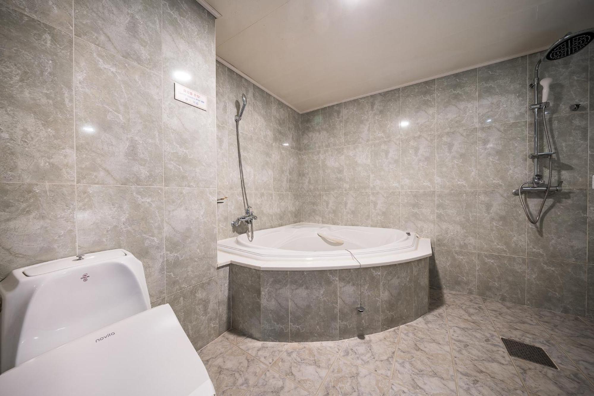 סוואן Symphony Hotel מראה חיצוני תמונה