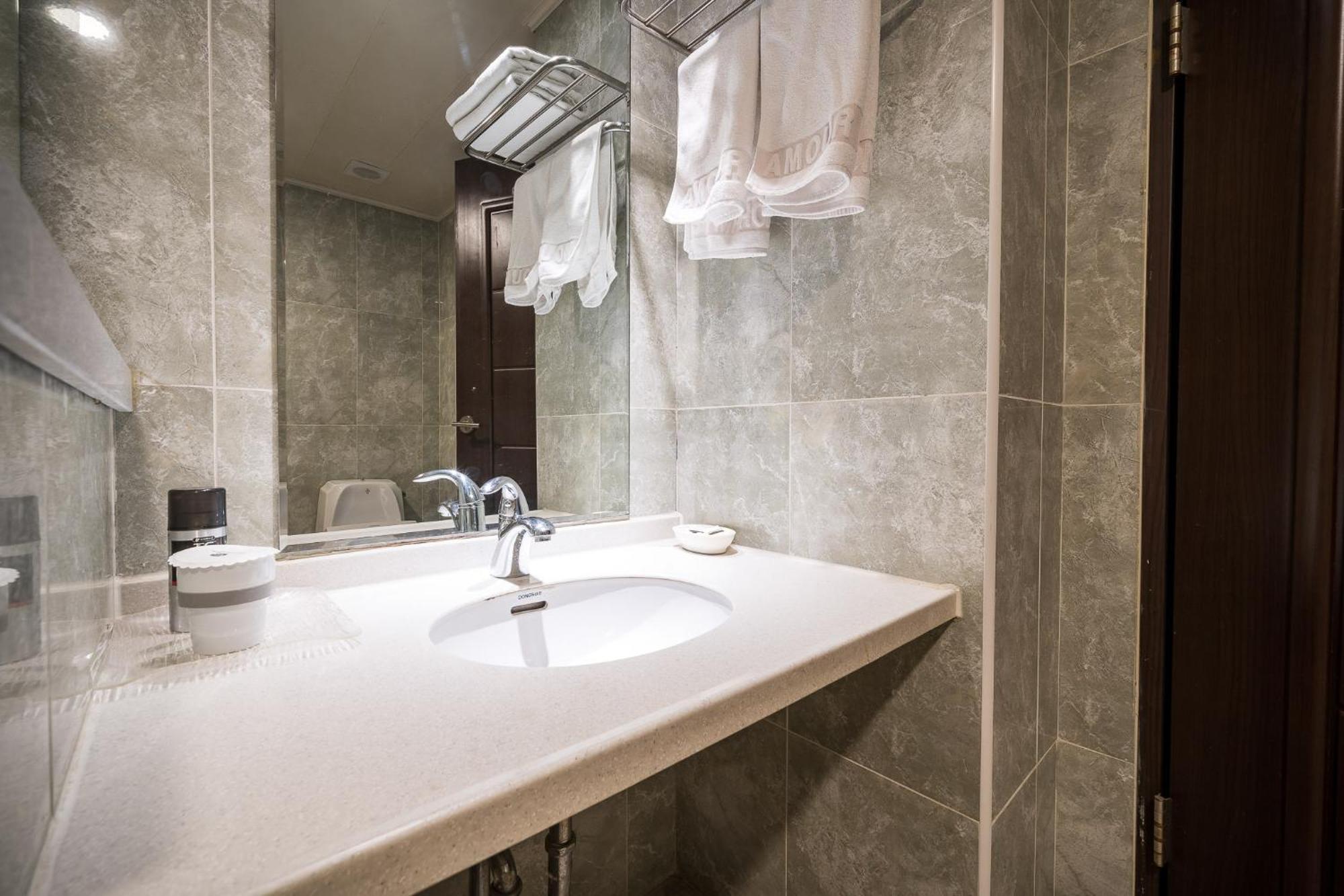 סוואן Symphony Hotel מראה חיצוני תמונה