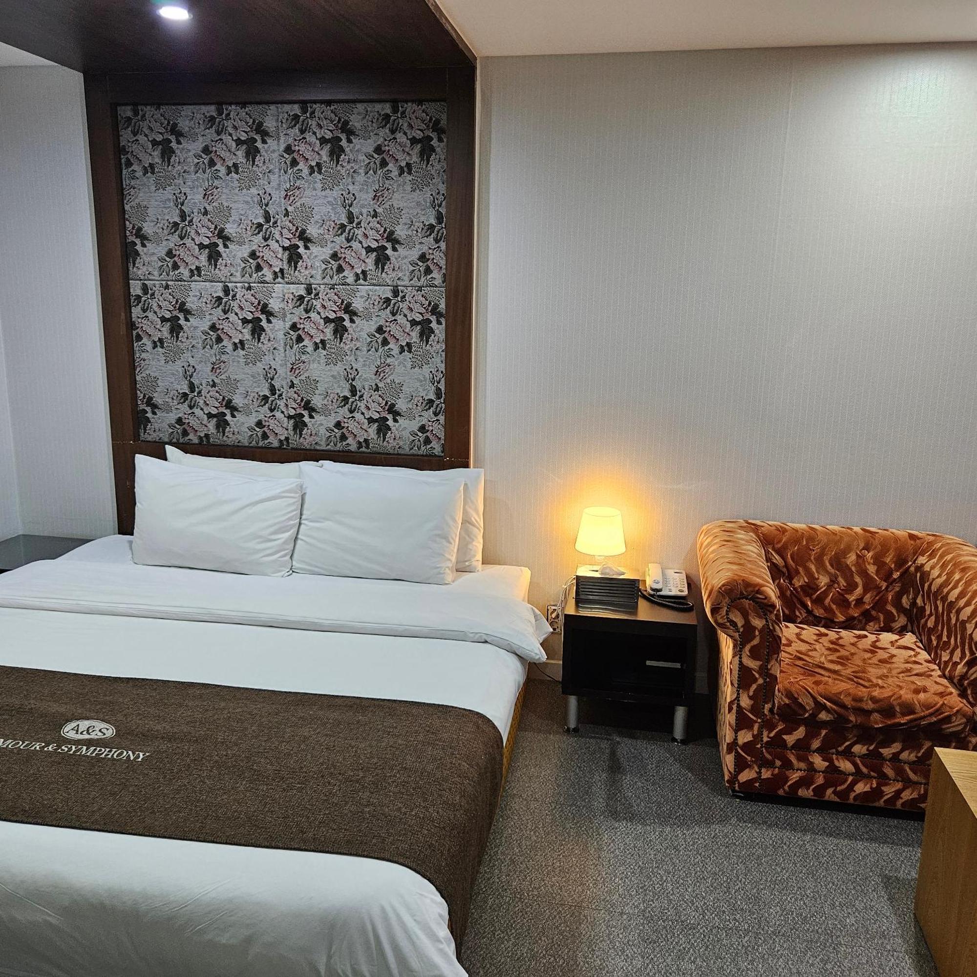 סוואן Symphony Hotel מראה חיצוני תמונה