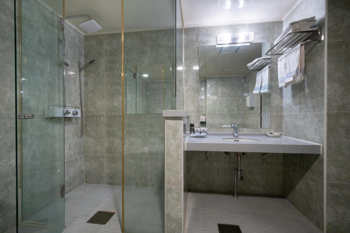 סוואן Symphony Hotel מראה חיצוני תמונה