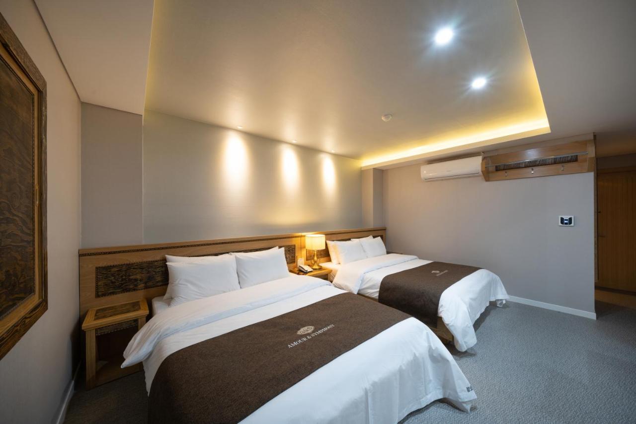 סוואן Symphony Hotel מראה חיצוני תמונה