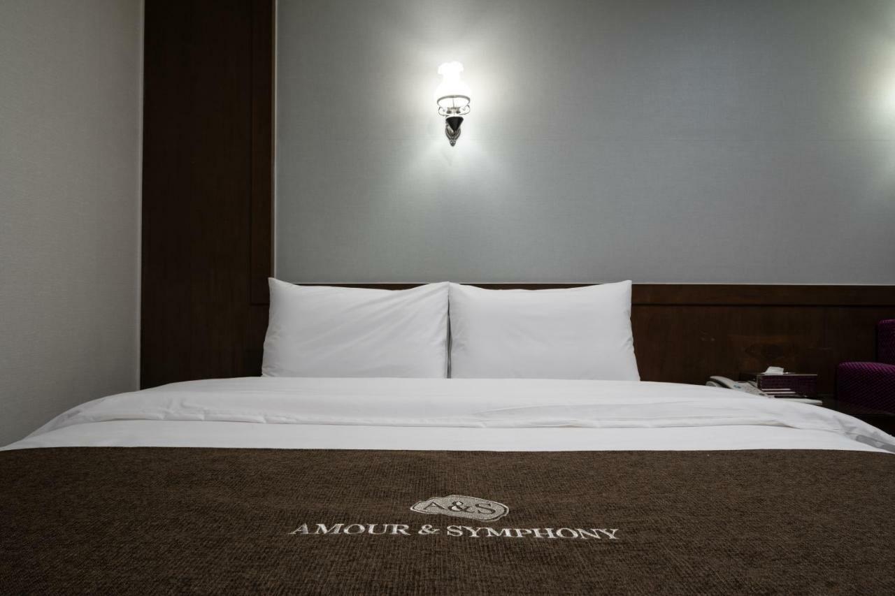 סוואן Symphony Hotel מראה חיצוני תמונה